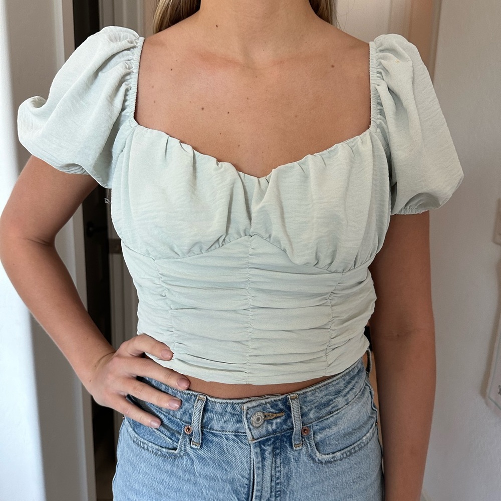 Forever 21 Light Cream Puff Sleeve Crop Top